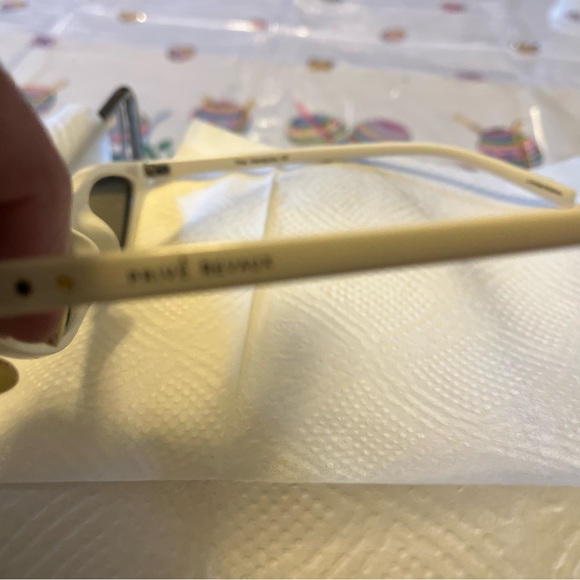 New without tags Prive’ Revaux white  Cat eye sunglasses - Picture 2 of 3